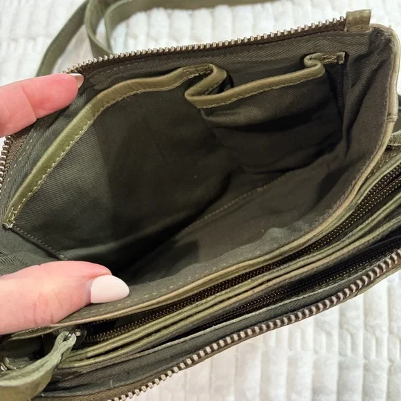 BNWOT Latico Olive Leather Crossbody Bag - Picture 2 of 6